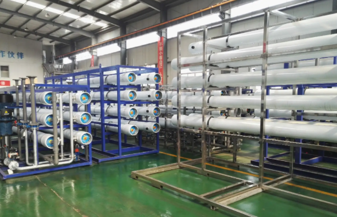 工業<a href=http://m.njsatuo.com/fstcjssb/ target=_blank class=infotextkey>反滲透凈水設備</a>展示